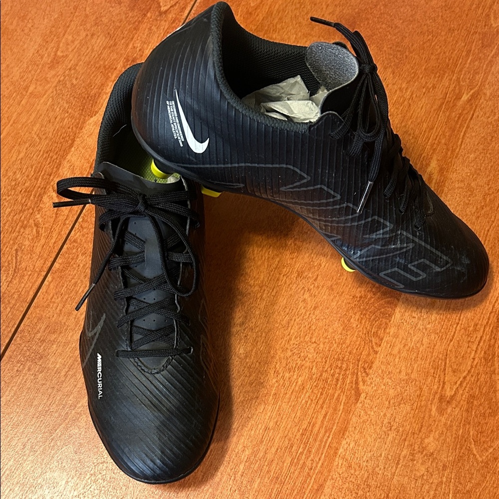 Nike Black Men's Athletic Cleats